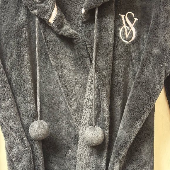 Victoria’s Secret hooded robe - Picture 2 of 4
